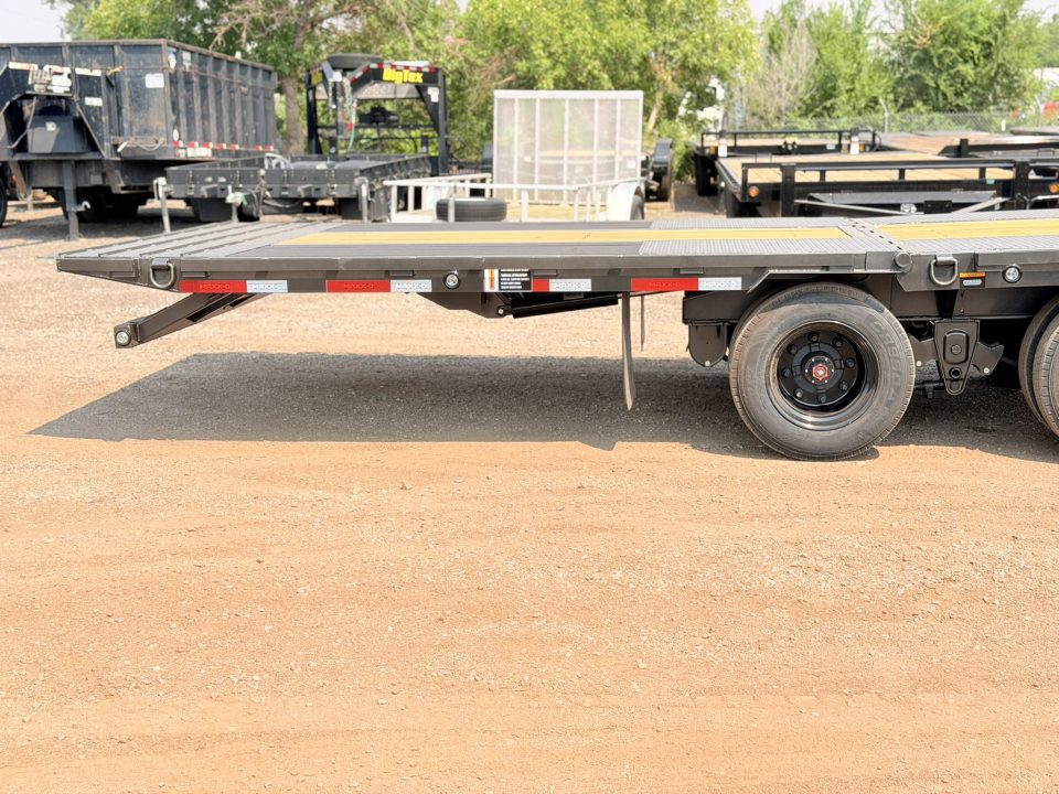 New 2027 MAXD 8.5-32 Tandem Dual Gooseneck Deckover Equipement Hauler W/ Hydraulic Dove and 18 PLY Tires 25.9K GVWR