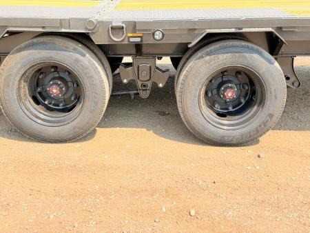 New 2027 MAXD 8.5-32 Tandem Dual Gooseneck Deckover Equipement Hauler W/ Hydraulic Dove and 18 PLY Tires 25.9K GVWR