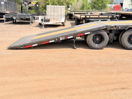New 2027 MAXD 8.5-32 Tandem Dual Gooseneck Deckover Equipement Hauler W/ Hydraulic Dove and 18 PLY Tires 25.9K GVWR