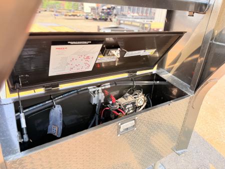 New 2027 MAXD 8.5-32 Tandem Dual Gooseneck Deckover Equipement Hauler W/ Hydraulic Dove and 18 PLY Tires 25.9K GVWR