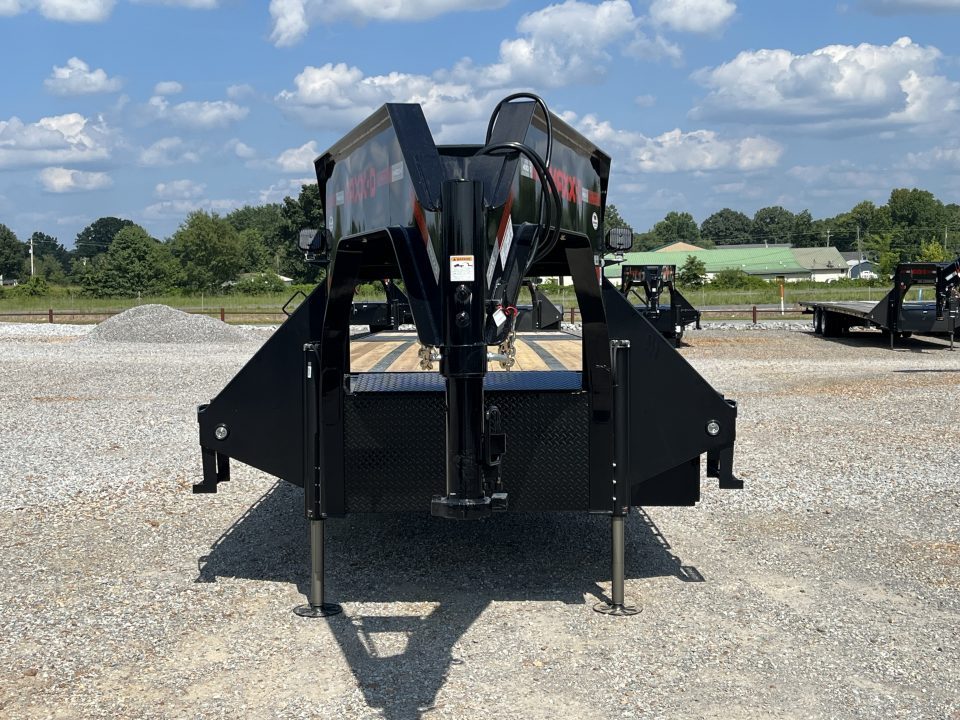 New 2027 MAXXD Hydraulic Dovetail Gooseneck Trailer | 40' x 102' 30K GVWR