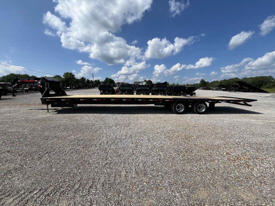 New 2027 MAXXD Hydraulic Dovetail Gooseneck Trailer | 40' x 102' 30K GVWR