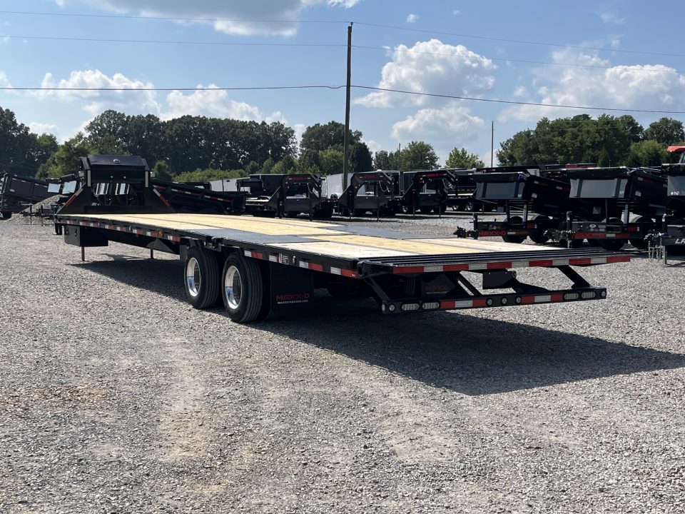 New 2027 MAXXD Hydraulic Dovetail Gooseneck Trailer | 40' x 102' 30K GVWR