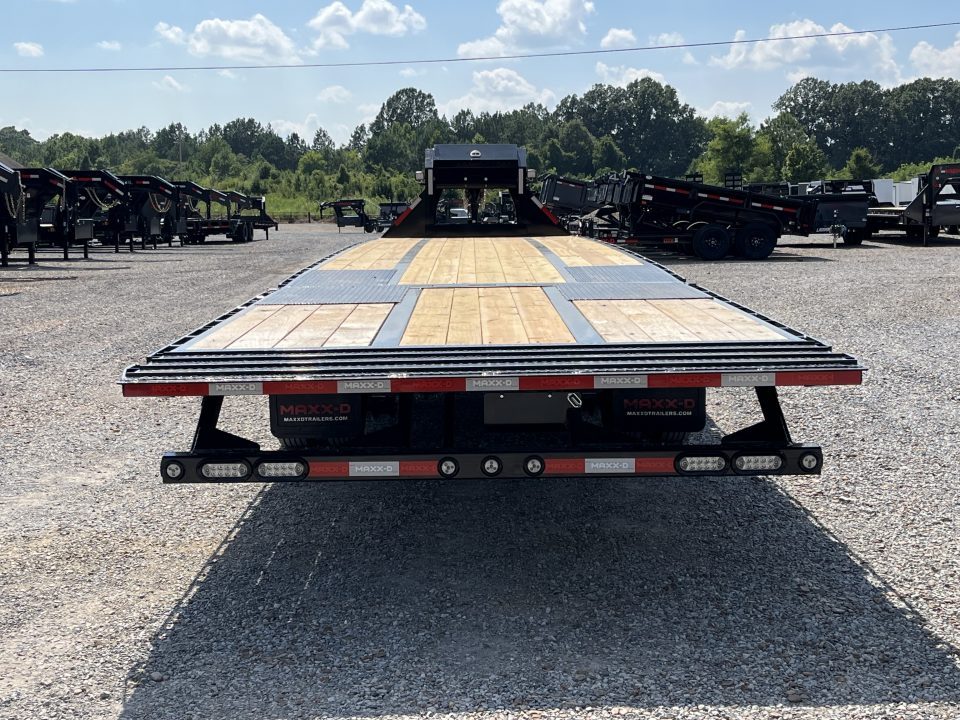 New 2027 MAXXD Hydraulic Dovetail Gooseneck Trailer | 40' x 102' 30K GVWR
