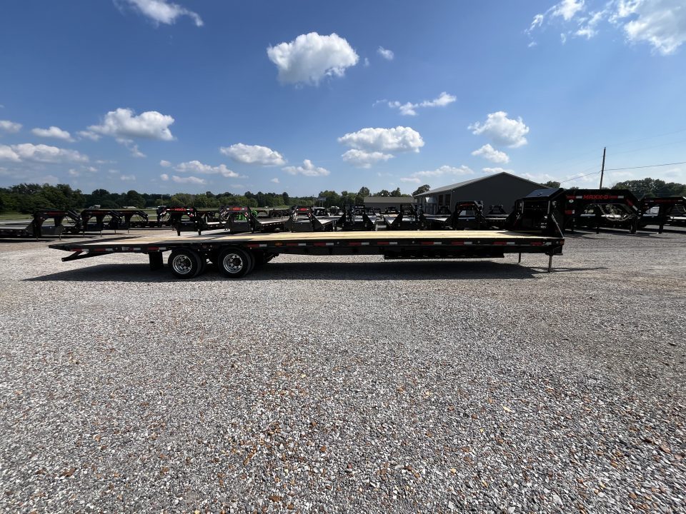 New 2027 MAXXD Hydraulic Dovetail Gooseneck Trailer | 40' x 102' 30K GVWR