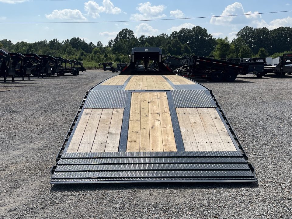 New 2027 MAXXD Hydraulic Dovetail Gooseneck Trailer | 40' x 102' 30K GVWR