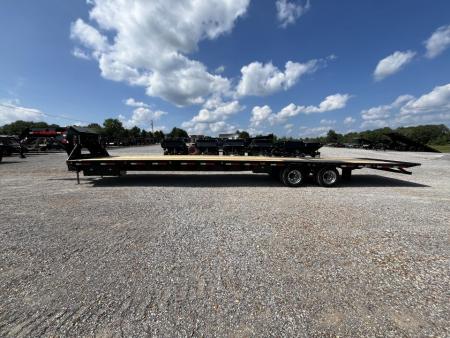 New 2027 MAXXD Hydraulic Dovetail Gooseneck Trailer | 40' x 102' 30K GVWR