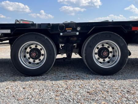 New 2027 MAXXD Hydraulic Dovetail Gooseneck Trailer | 40' x 102' 30K GVWR