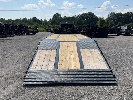 New 2027 MAXXD Hydraulic Dovetail Gooseneck Trailer | 40' x 102' 30K GVWR
