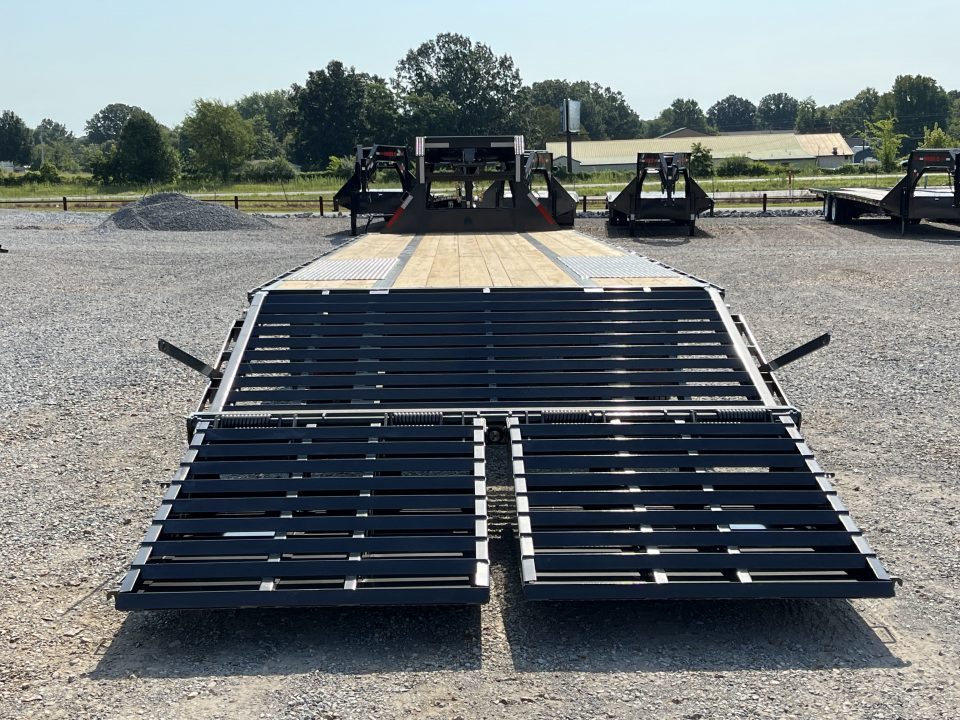 New 2027 MAXX-D 102"X32' 25.9K Gooseneck Flatbed Trailer