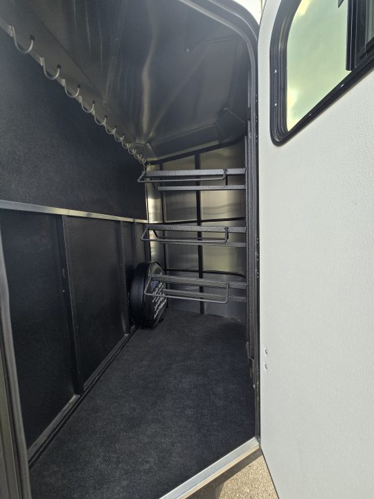Used 2022 Logan Coach Crossfire 3 Horse