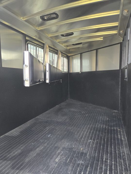 Used 2022 Logan Coach Crossfire 3 Horse