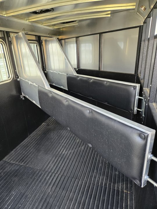 Used 2022 Logan Coach Crossfire 3 Horse
