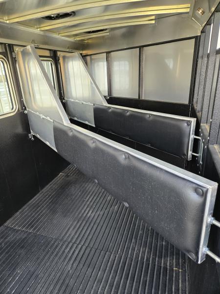 Used 2022 Logan Coach Crossfire 3 Horse