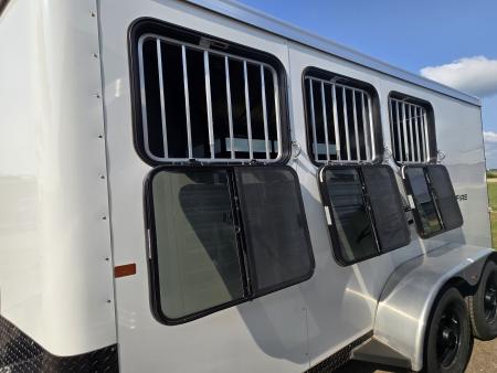 Used 2022 Logan Coach Crossfire 3 Horse