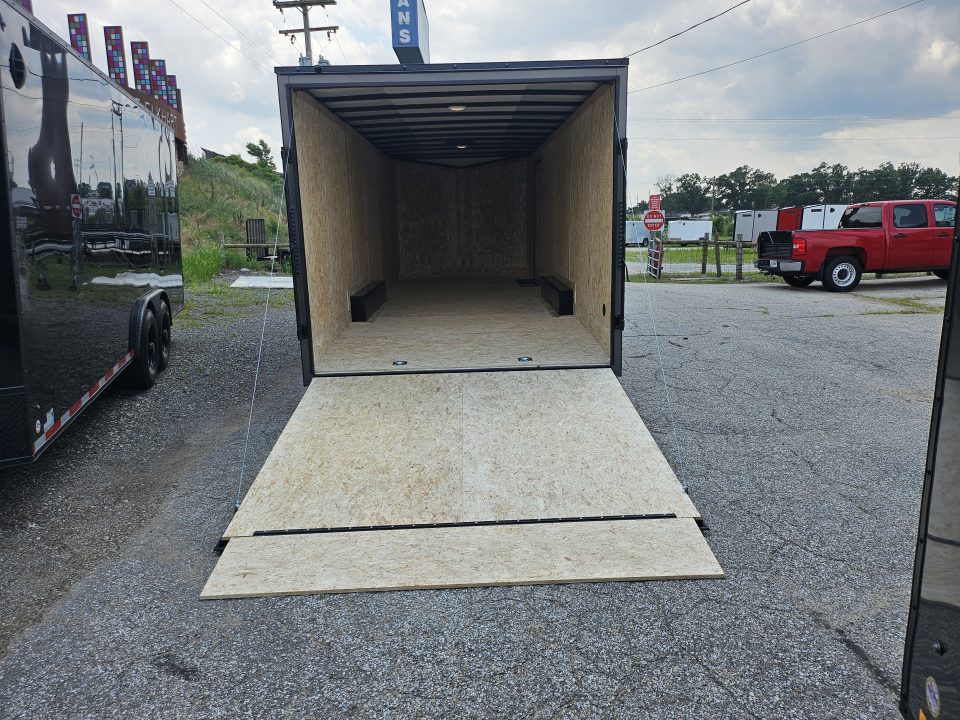 New 2027 Discovery Trailers Car Hauler ET 8.5x24 7k Enclosed Car Hauler #31154 Car / Racing Trailer