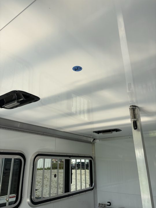 New 2026 Frontier 6 Pen Trailer
