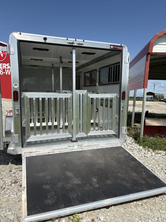 New 2026 Frontier 6 Pen Trailer