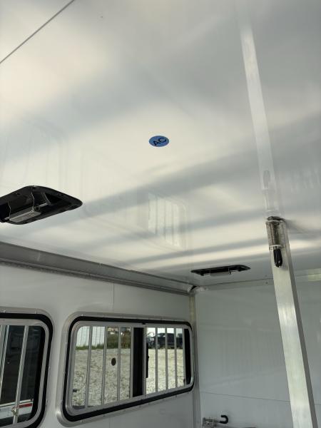 New 2026 Frontier 6 Pen Trailer