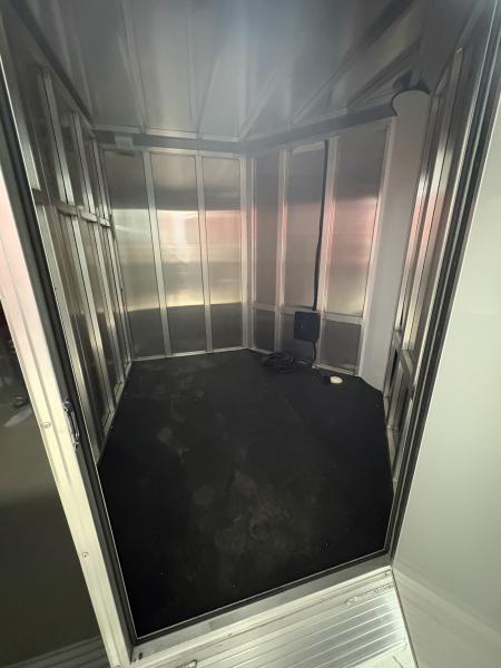 New 2026 Frontier 6 Pen Trailer