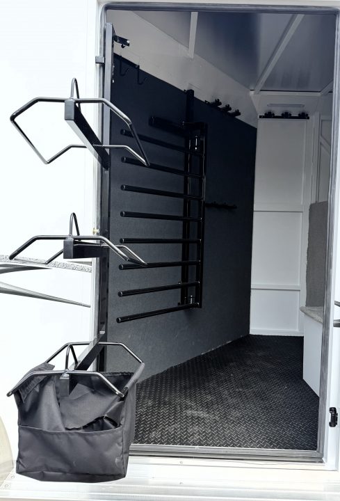 New 2027 Trails West CLASSIC GN 2 HORSE Horse Trailer