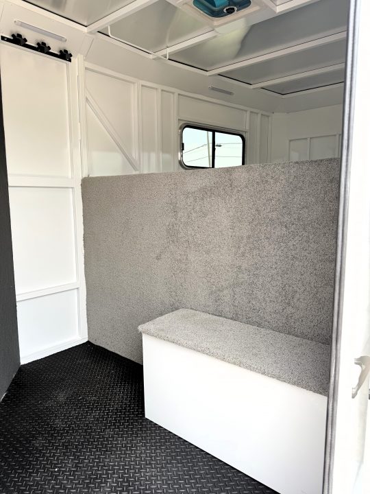 New 2027 Trails West CLASSIC GN 2 HORSE Horse Trailer