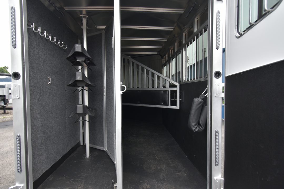 New 2026 Merhow Trailers Bronco 7300 Horse Trailer