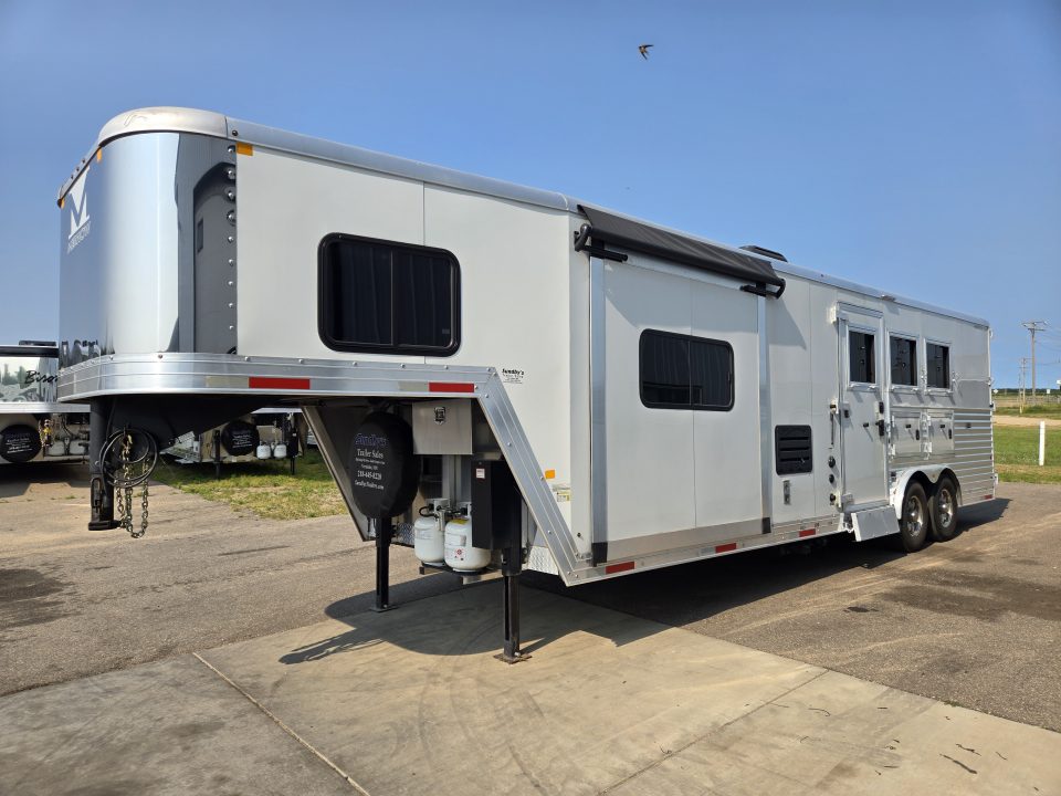 Used 2017 Merhow 8313 3 Horse