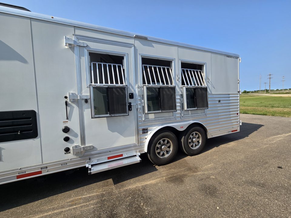 Used 2017 Merhow 8313 3 Horse