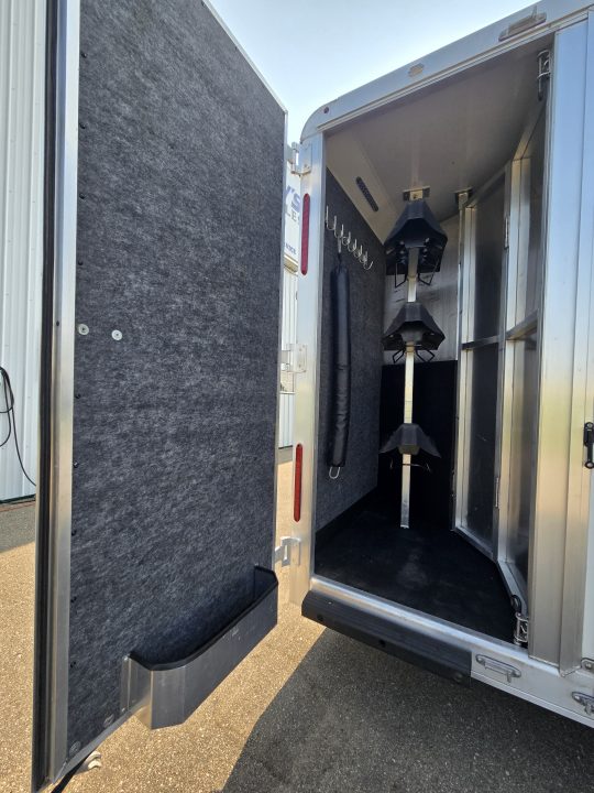 Used 2017 Merhow 8313 3 Horse