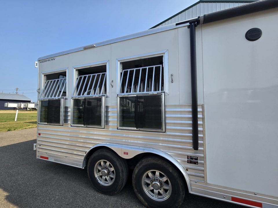 Used 2017 Merhow 8313 3 Horse
