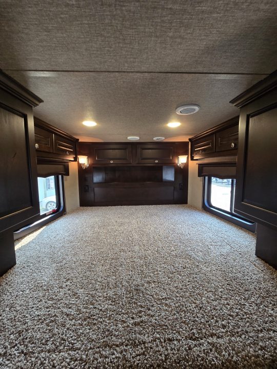 Used 2017 Merhow 8313 3 Horse