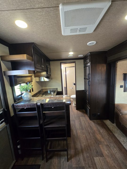 Used 2017 Merhow 8313 3 Horse