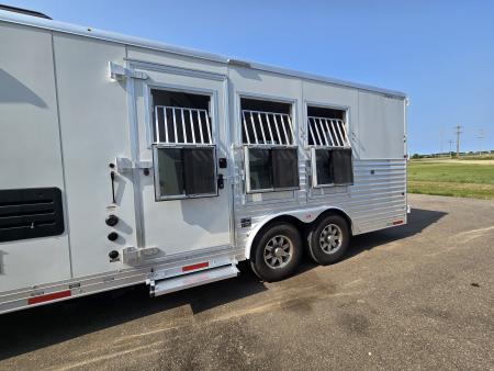 Used 2017 Merhow 8313 3 Horse