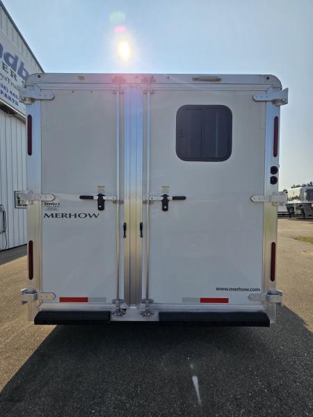 Used 2017 Merhow 8313 3 Horse