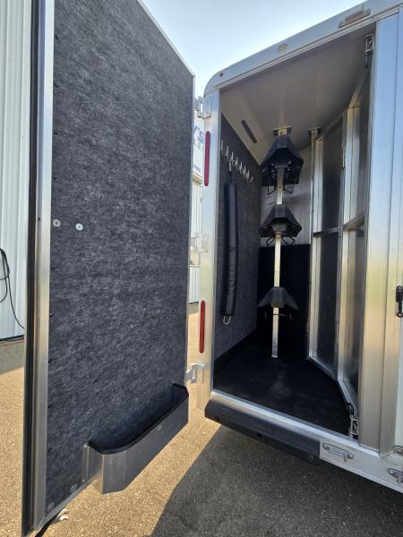 Used 2017 Merhow 8313 3 Horse