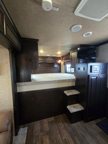 Used 2017 Merhow 8313 3 Horse