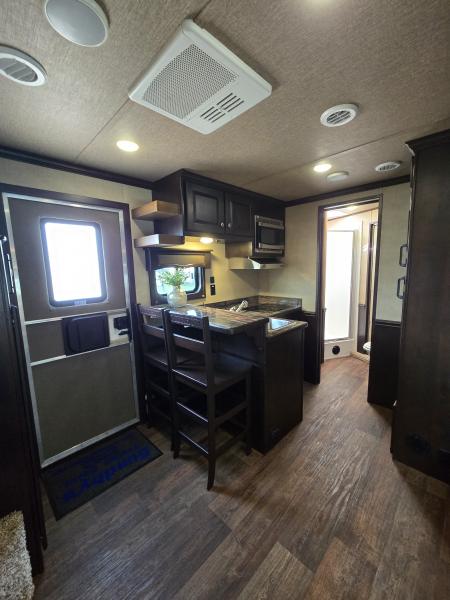 Used 2017 Merhow 8313 3 Horse