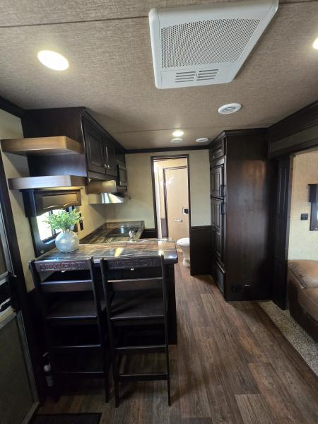Used 2017 Merhow 8313 3 Horse