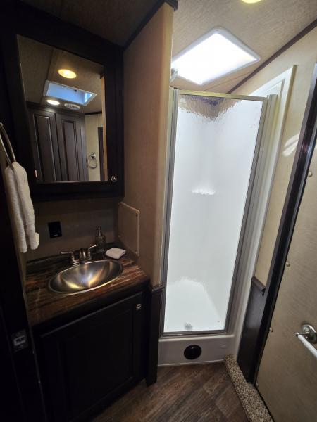 Used 2017 Merhow 8313 3 Horse