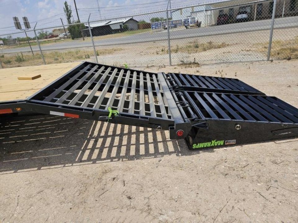 New 2027 Load Trail 40' 25,900 GVW Gooseneck w/ EOH brakes and Max Ramps
