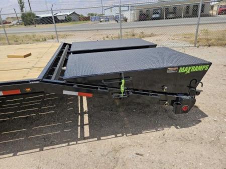 New 2027 Load Trail 40' 25,900 GVW Gooseneck w/ EOH brakes and Max Ramps
