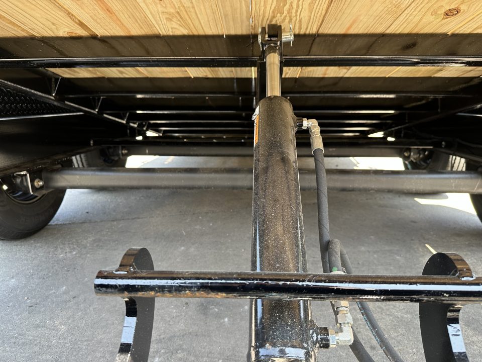New PJ Trailers 22' Hydraulic Dampening Tilt (TY)