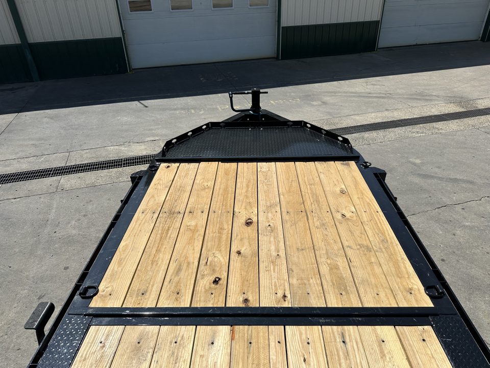 New PJ Trailers 22' Hydraulic Dampening Tilt (TY)