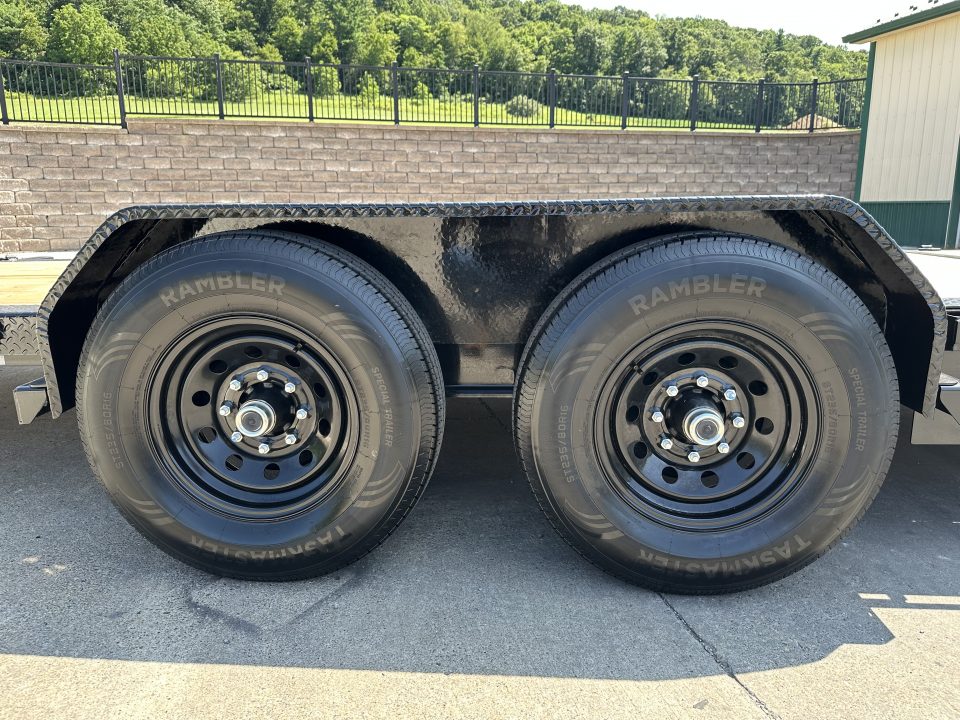 New PJ Trailers 22' Hydraulic Dampening Tilt (TY)