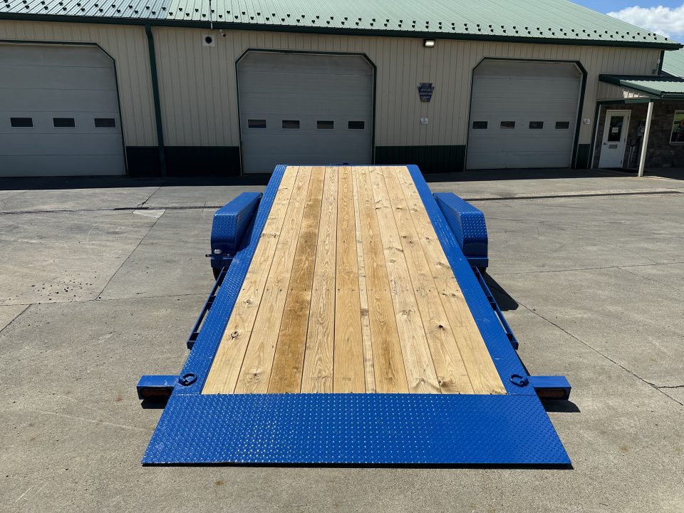 New PJ Trailers 20' Hydraulic Dampening Tilt (TY)