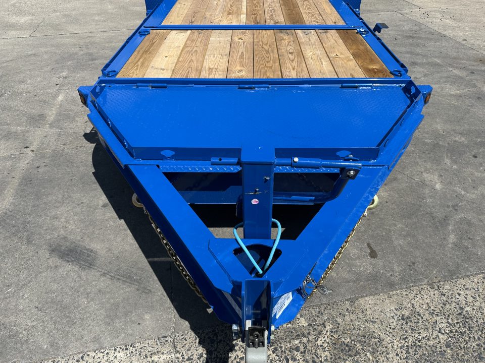 New PJ Trailers 20' Hydraulic Dampening Tilt (TY)