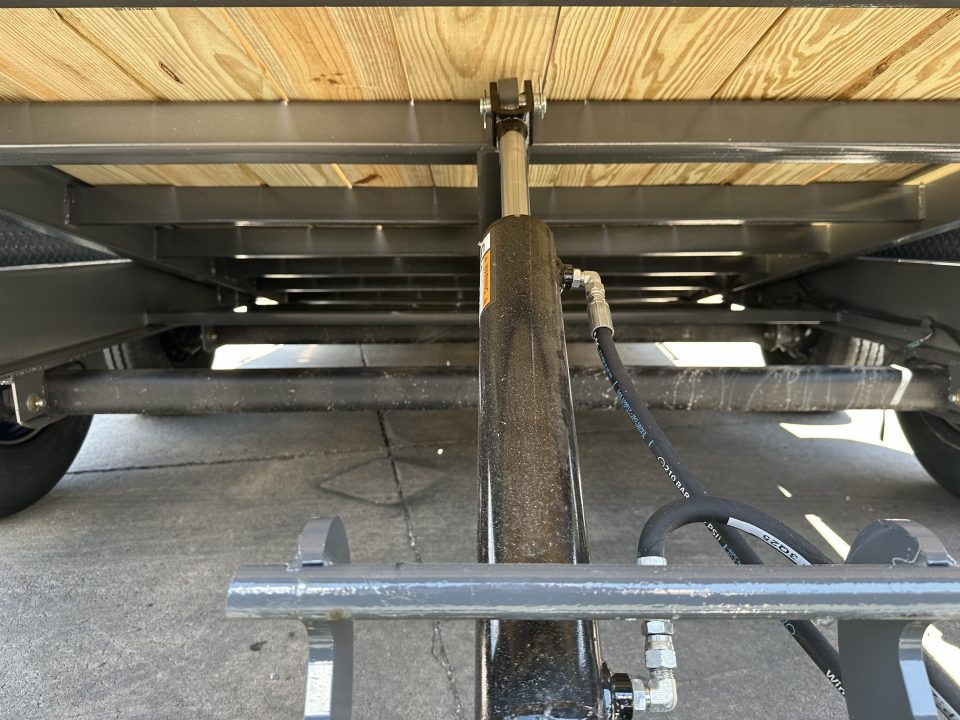 New PJ Trailers 20' Hydraulic Dampening Tilt (TY)