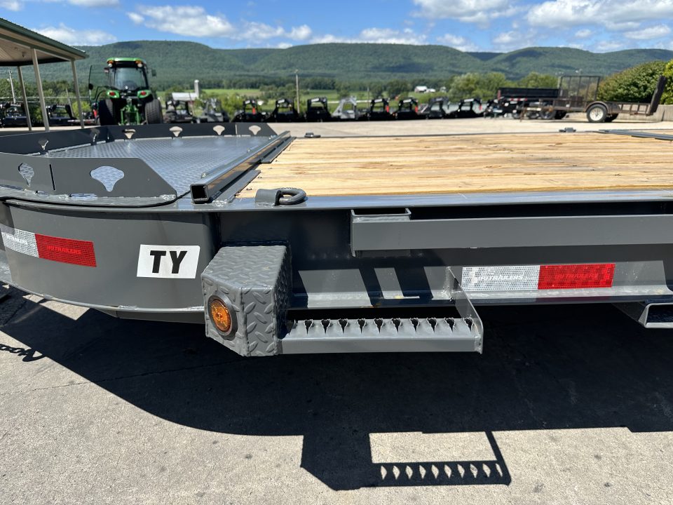 New PJ Trailers 20' Hydraulic Dampening Tilt (TY)