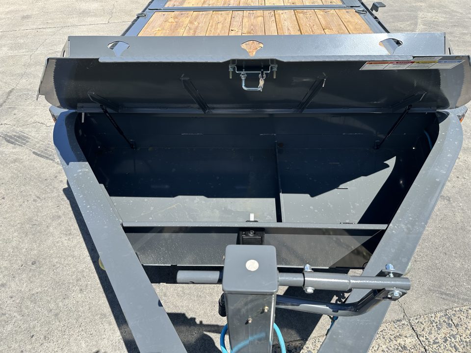 New PJ Trailers 20' Hydraulic Dampening Tilt (TY)